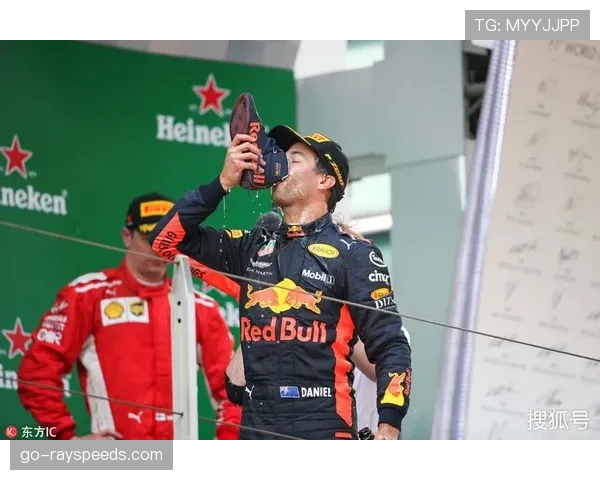 镜头聚焦：里卡多利用晚进站策略连续超越三车，升至积分区